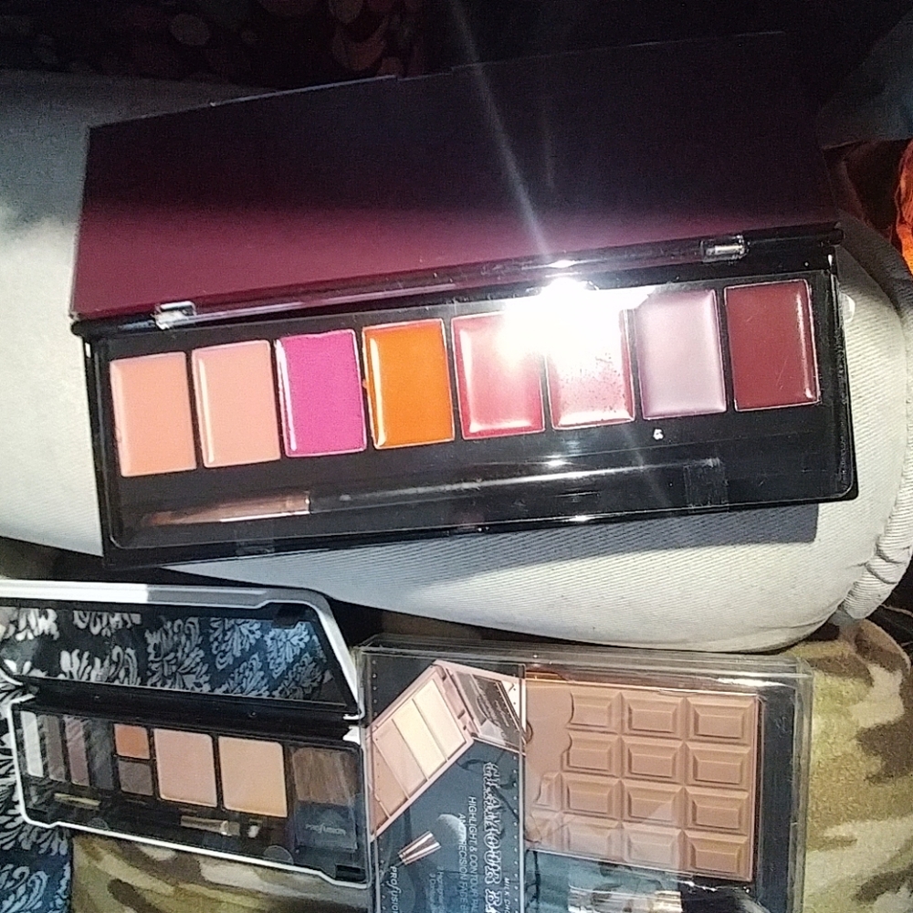 Makeup - Picture 3 of 3